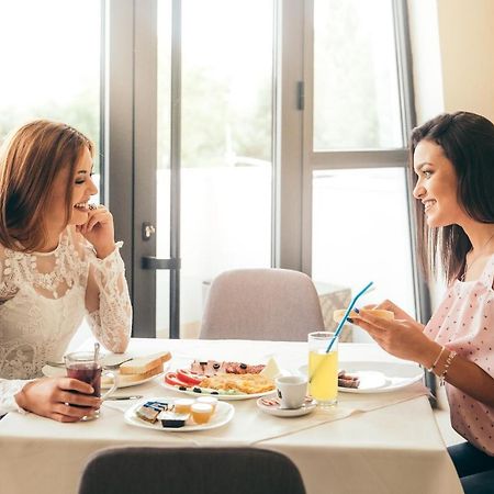 Hotel Dijana Пирот Екстериор снимка