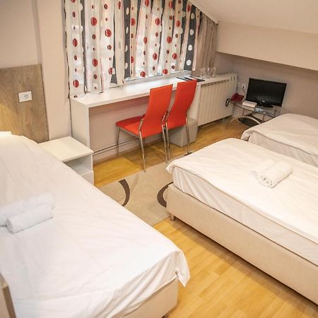 Hotel Dijana Пирот Екстериор снимка