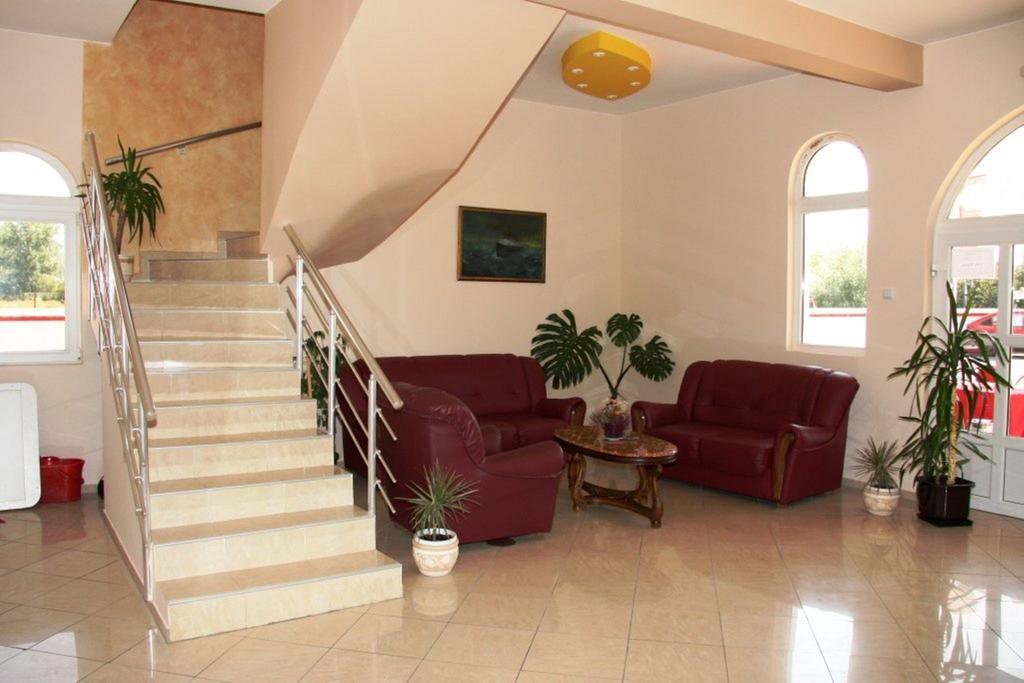 Hotel Dijana Пирот Интериор снимка