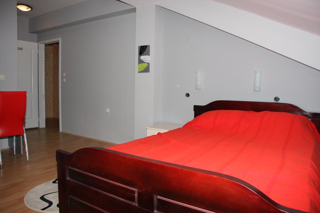 Hotel Dijana Пирот Екстериор снимка