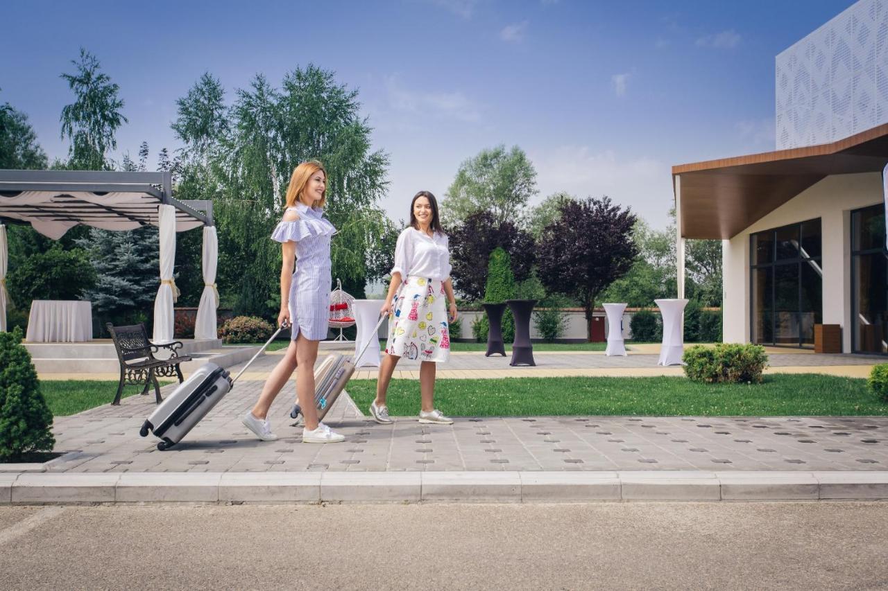 Hotel Dijana Пирот Екстериор снимка