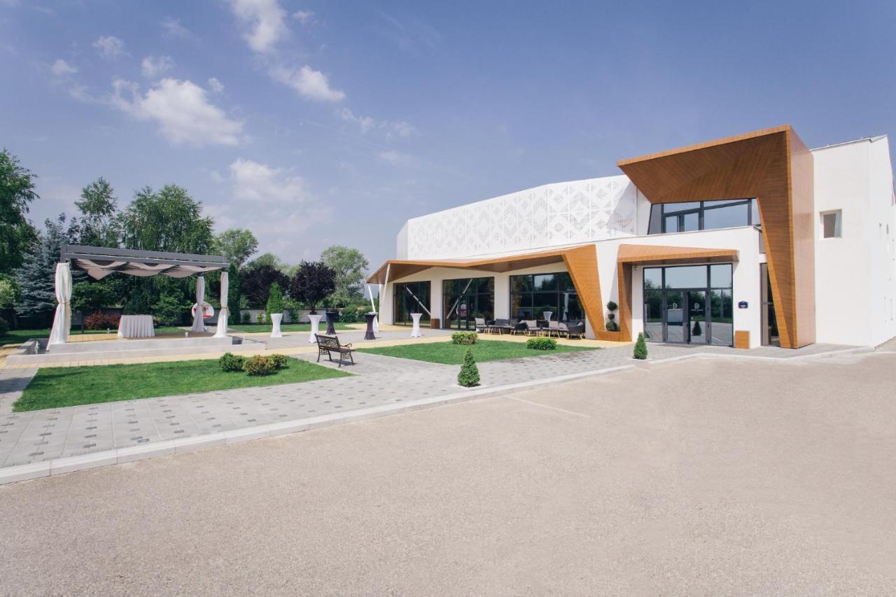 Hotel Dijana Пирот Екстериор снимка