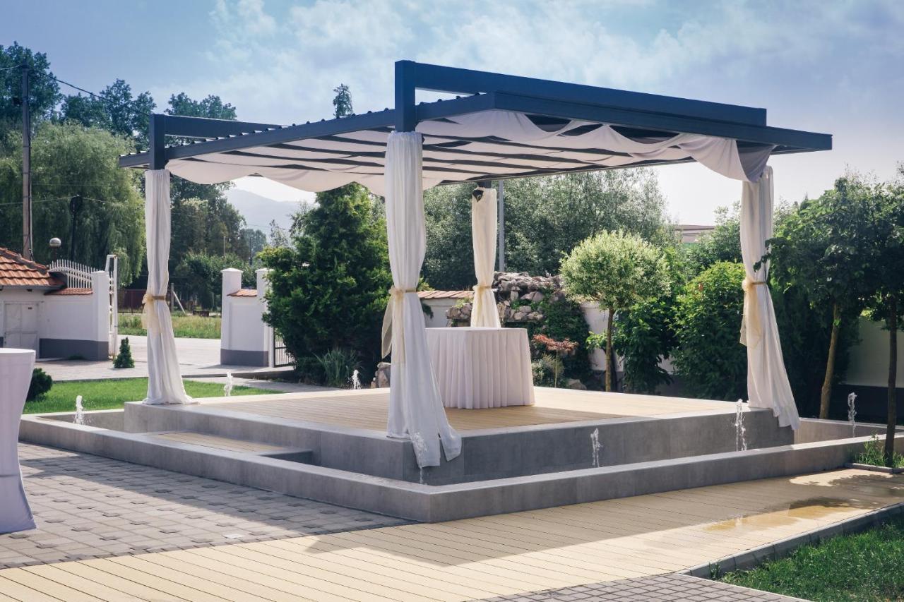 Hotel Dijana Пирот Екстериор снимка