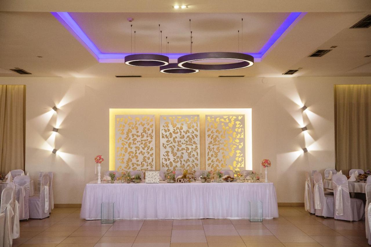 Hotel Dijana Пирот Екстериор снимка